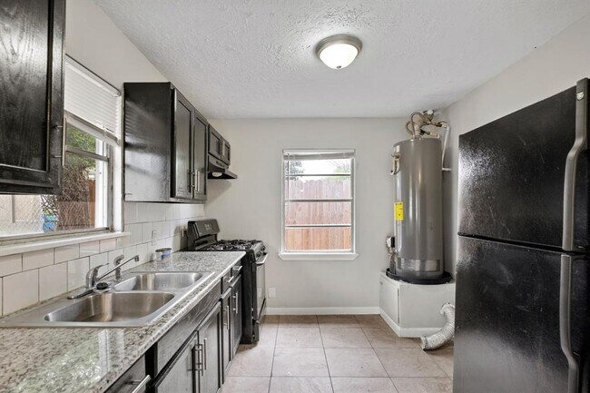 3115 Christie St photo'