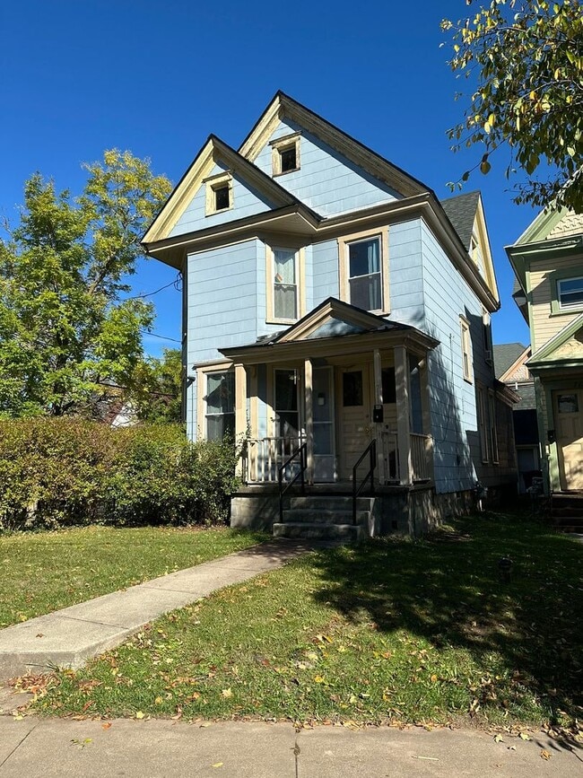 property at 711 S Beech St