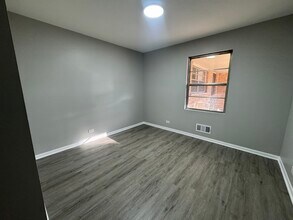 5651 W 97th St in Oak Lawn, IL - Building Photo - Building Photo