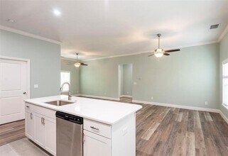 1918 N Betty Ln in Clearwater, FL - Building Photo - Building Photo