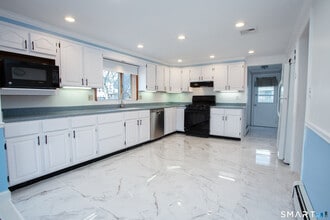 1 Valley Crest Dr in West Hartford, CT - Building Photo - Building Photo