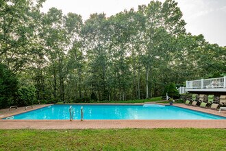 83 Laurel Valley Dr in Sag Harbor, NY - Building Photo - Building Photo