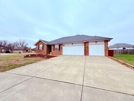 5477 Basswood Ct W in Springfield, MO - Building Photo