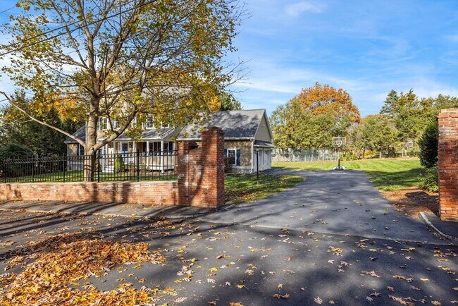 11 Checkerberry Ln in Chelmsford, MA - Building Photo - Building Photo