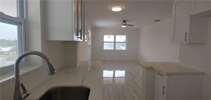 1480 E Sample Rd in Pompano Beach, FL - Building Photo - Building Photo