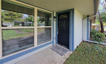 13606 Flagstone Ln in Dallas, TX - Building Photo - Building Photo