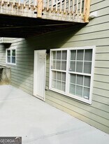 4001 Oak Field Dr in Loganville, GA - Building Photo