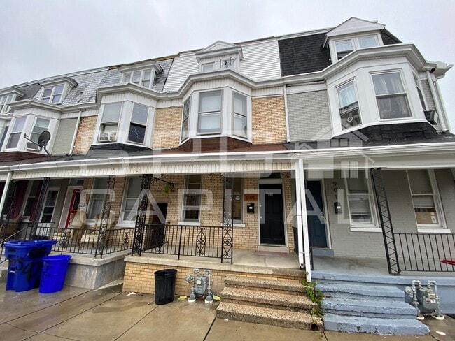 property at 903 W Poplar St