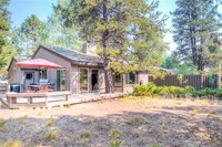 57690 Poplar Ln in Sunriver, OR - Foto de edificio - Building Photo