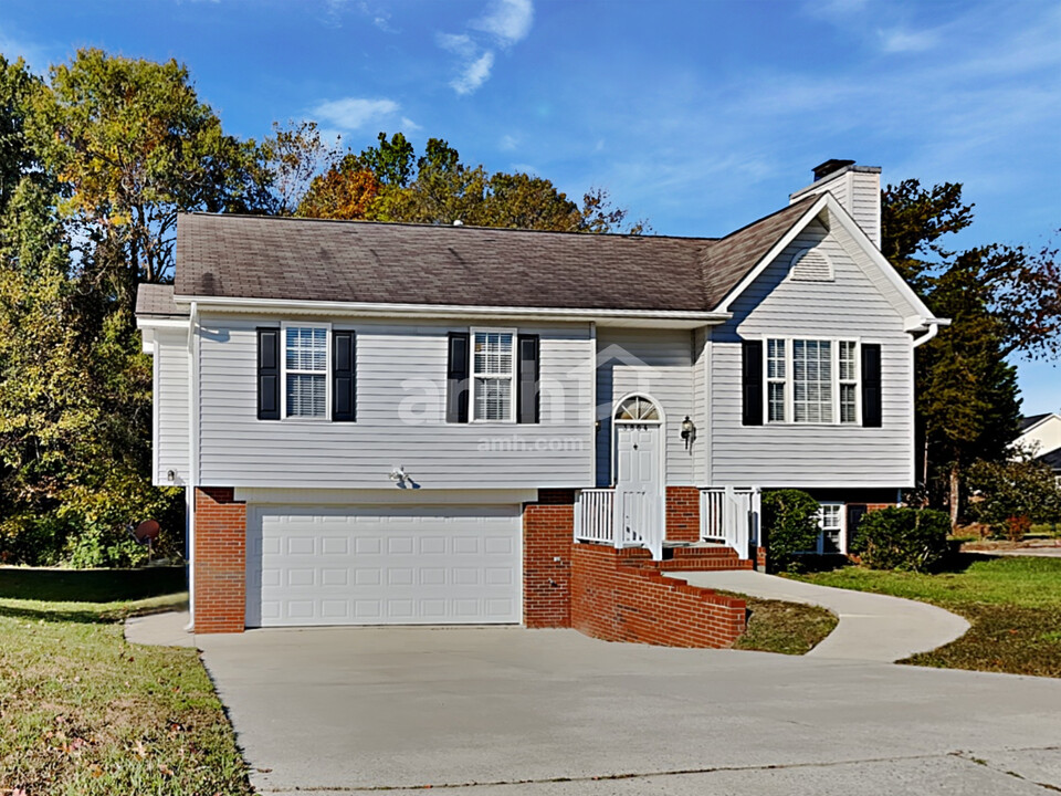 3804 Hunt Chase Dr in Greensboro, NC - Building Photo