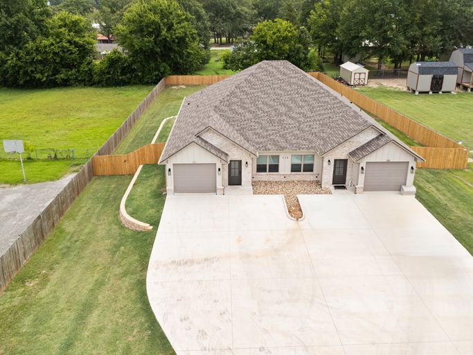 225 S Pine St, Unit 101 in Kilgore, TX - Building Photo