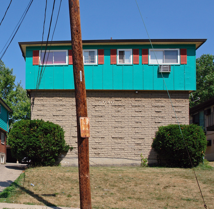 6046 Stover Ave in Cincinnati, OH - Foto de edificio