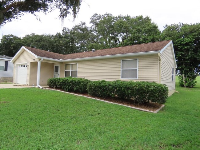 739 Heathrow Ave in Lady Lake, FL - Building Photo - Building Photo