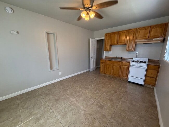 339 E 19th St in Long Beach, CA - Building Photo - Building Photo