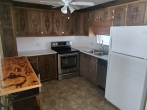 7001 142nd Ave N in Largo, FL - Building Photo - Building Photo