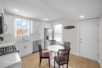 814 S Leavitt St, Unit #2 in Chicago, IL - Foto de edificio - Building Photo