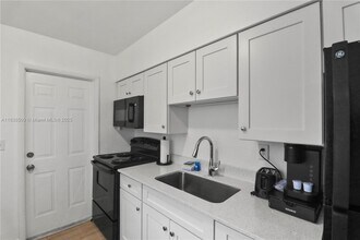 717 SW 13th Ave in Fort Lauderdale, FL - Building Photo - Building Photo