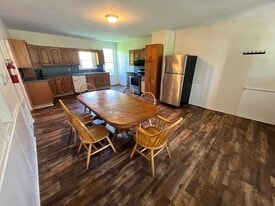 986 S East St in Amherst, MA - Building Photo