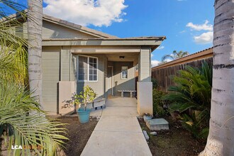 5918 Asti Dr in Bakersfield, CA - Foto de edificio - Building Photo