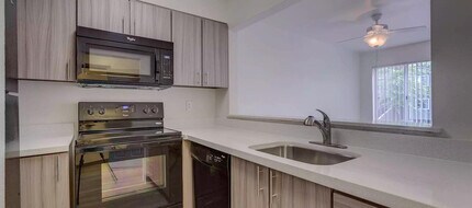 600 NW Island Terrace in Beaverton, OR - Building Photo - Building Photo