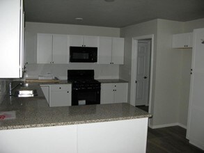 11621 Surrey Ln in Yukon, OK - Building Photo - Building Photo