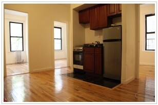 421 W 45th St in New York, NY - Building Photo