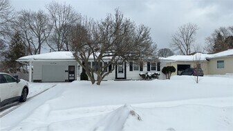 198 Skycrest Dr in Rochester, NY - Building Photo