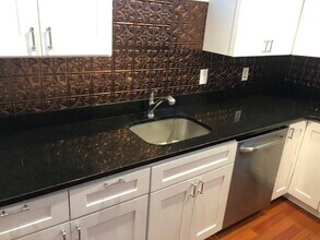 128 Neponset Ave, Unit 1 in Boston, MA - Building Photo - Building Photo