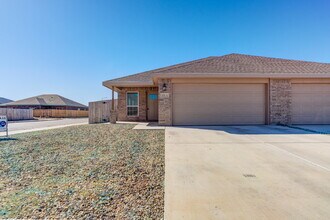 1101 N Englewood Ave in Lubbock, TX - Building Photo - Building Photo