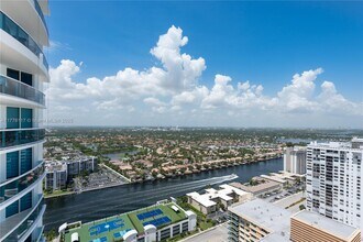 2711 S Ocean Dr in Hollywood, FL - Building Photo - Building Photo