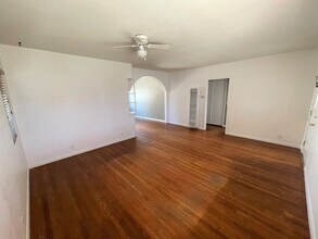 232 S Evergreen Dr in Ventura, CA - Building Photo - Building Photo