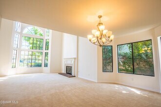 5627 Middle Crest Dr in Agoura Hills, CA - Building Photo - Building Photo