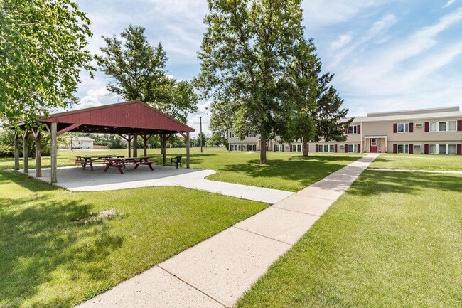 Harvey Dakota Manor Apartments in Harvey, ND - Foto de edificio - Building Photo