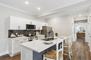 Pointe Grand Lakeland in Lakeland, FL - Building Photo