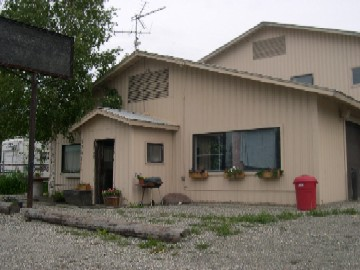 2207 Hanson Rd in Fairbanks, AK - Building Photo