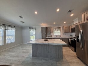 2 Kimberly Ct in Daytona Beach, FL - Building Photo - Building Photo