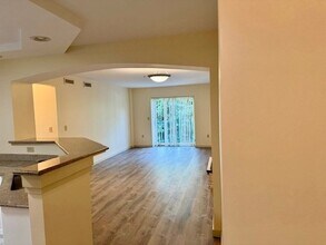 175 Cottage St, Unit 309 in Chelsea, MA - Foto de edificio - Building Photo