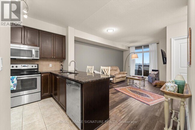 9225 Jane St in Vaughan, ON - Building Photo - Building Photo