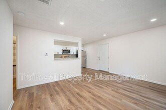 6621 W 94th Terrace in Overland Park, KS - Foto de edificio - Building Photo