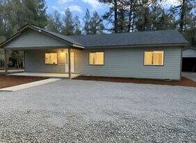14818 Bluegrass Loop in Sisters, OR - Building Photo