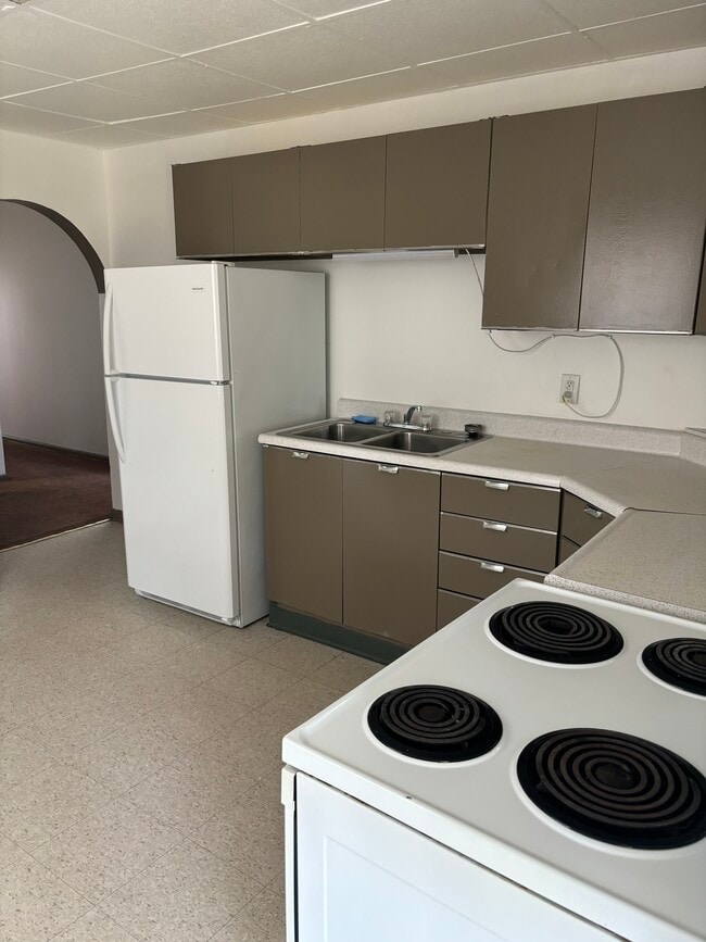 196-1 S Mount Vernon Ave, Unit Apt #1 in Uniontown, PA - Building Photo - Building Photo