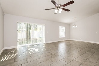 1004 Dartmoor Pl in Kissimmee, FL - Building Photo - Building Photo