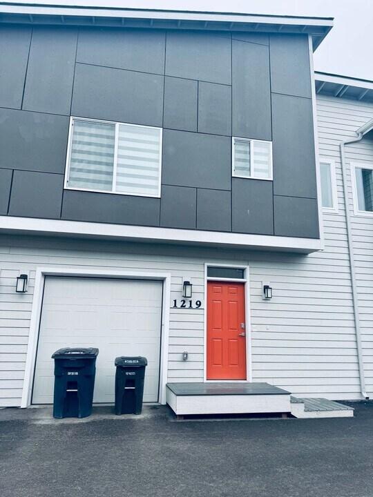 1219 E 16th Ave in Anchorage, AK - Building Photo