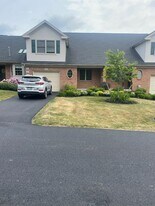 53 Sawgrass Ct in Hamburg, NY - Building Photo