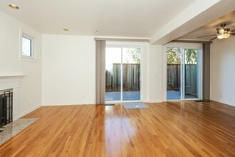 210 Roosevelt Terrace in Santa Cruz, CA - Building Photo - Building Photo