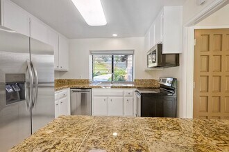 4131 Cyprus Island Ct in Fallbrook, CA - Building Photo - Building Photo
