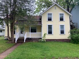 716 Menomonie St in Eau Claire, WI - Building Photo