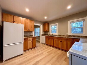 297 W Larch Ave in Muskegon, MI - Building Photo - Building Photo