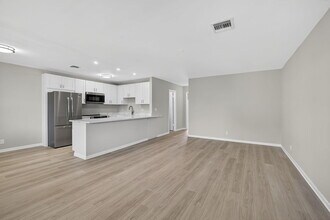 42 42nd St in West Palm Beach, FL - Building Photo - Building Photo