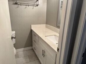 6750 Del Rey Ave, Unit 220 in Las Vegas, NV - Building Photo - Building Photo